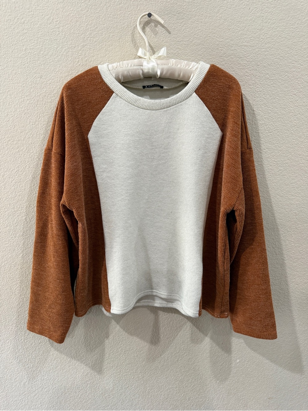 Very J Two-Tone Raglan Sweater - Cream & Brown